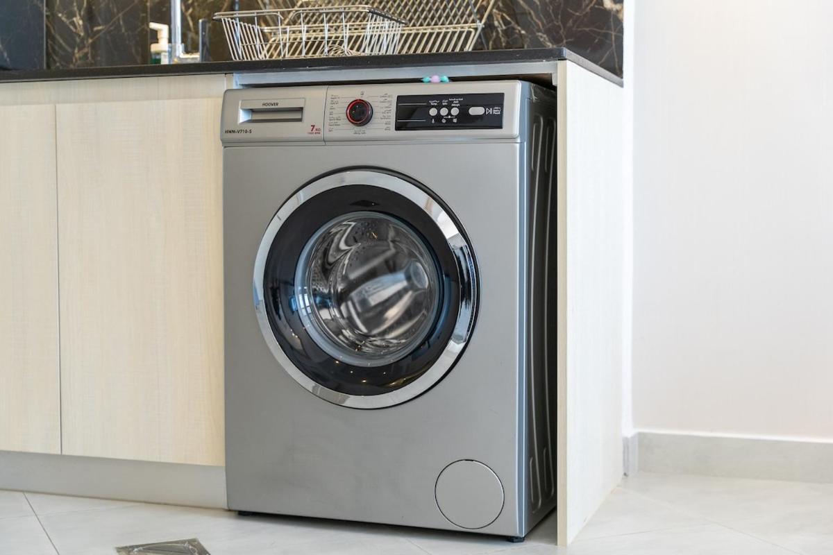 Eye-captivating 1 Bed For 2 Apartemen