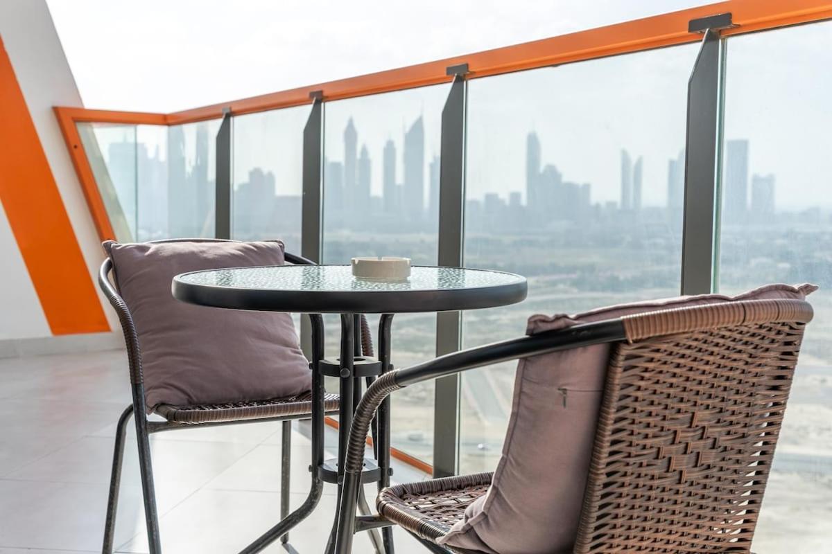 Apartemen Eye-captivating 1 Bed For 2 Dubai