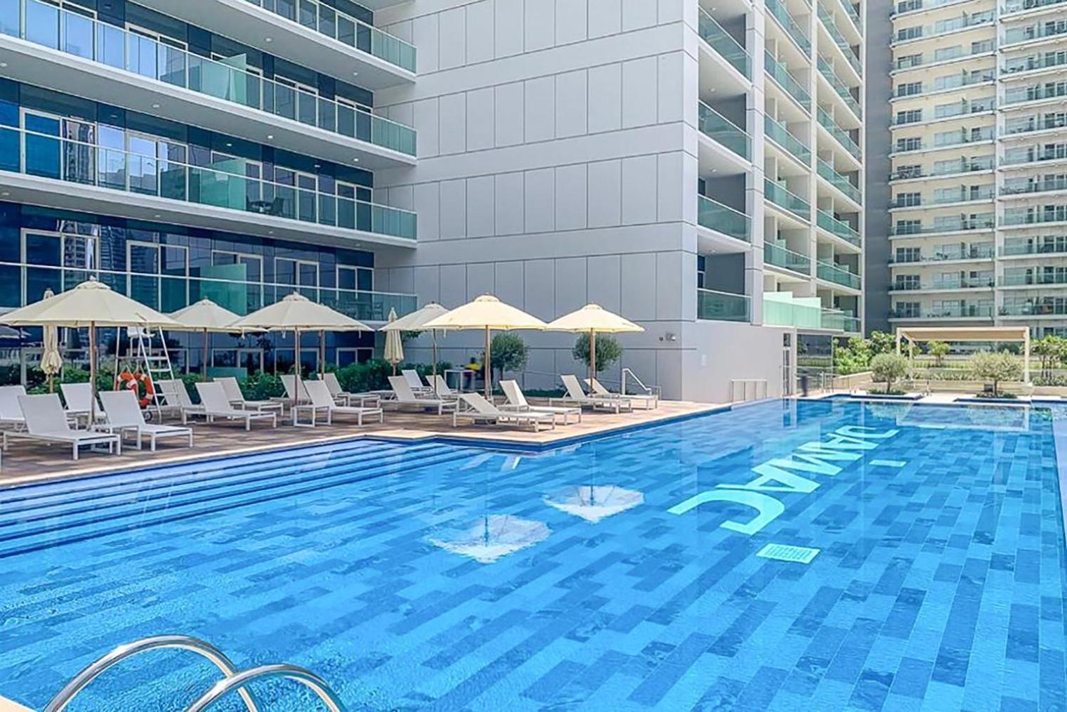 Blueground Vera Canal View Pool Gym Dxb-1137 Appartement