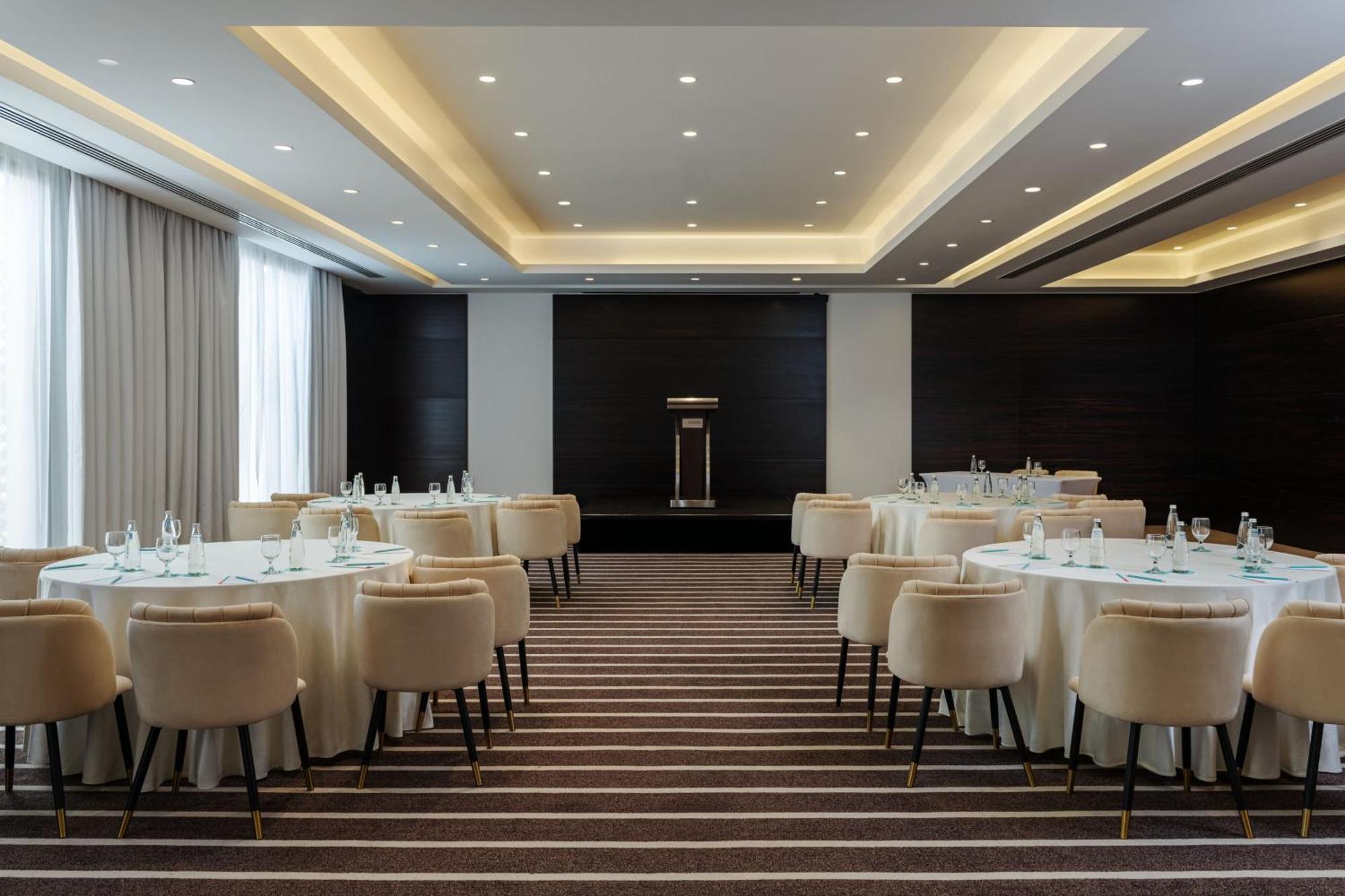 Le Meridien & Conference Centre 5*