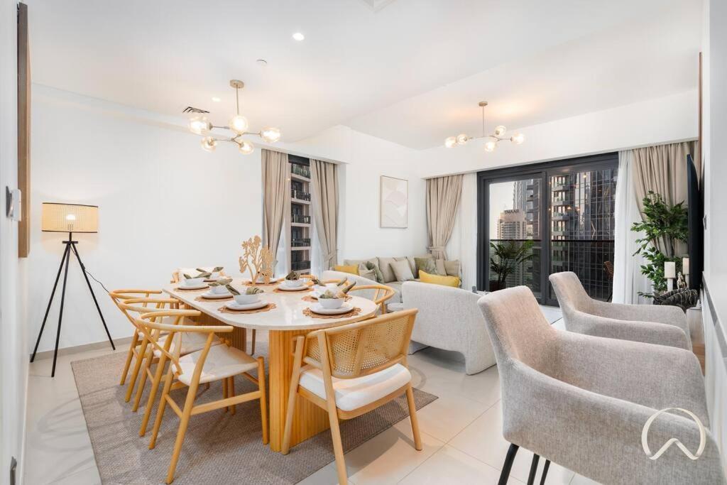 Apartment Luxurious 3br In Act 1 Act 2 With Burj Khalifa View Dubai