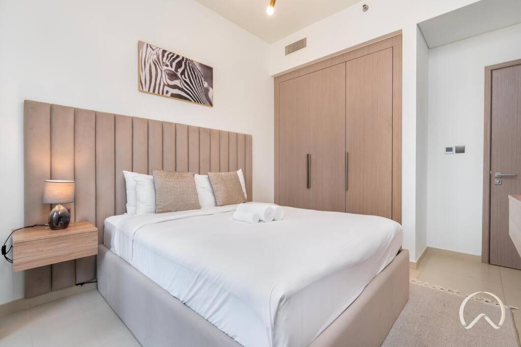 Luxurious 3br In Act 1 Act 2 With Burj Khalifa View Dubai