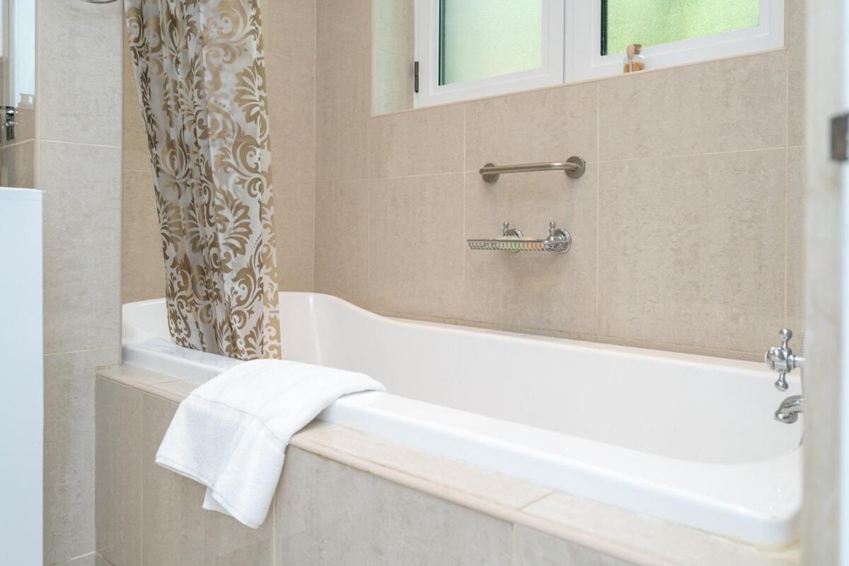 Urban Living! Stylish 2br In Downtown * Dubai