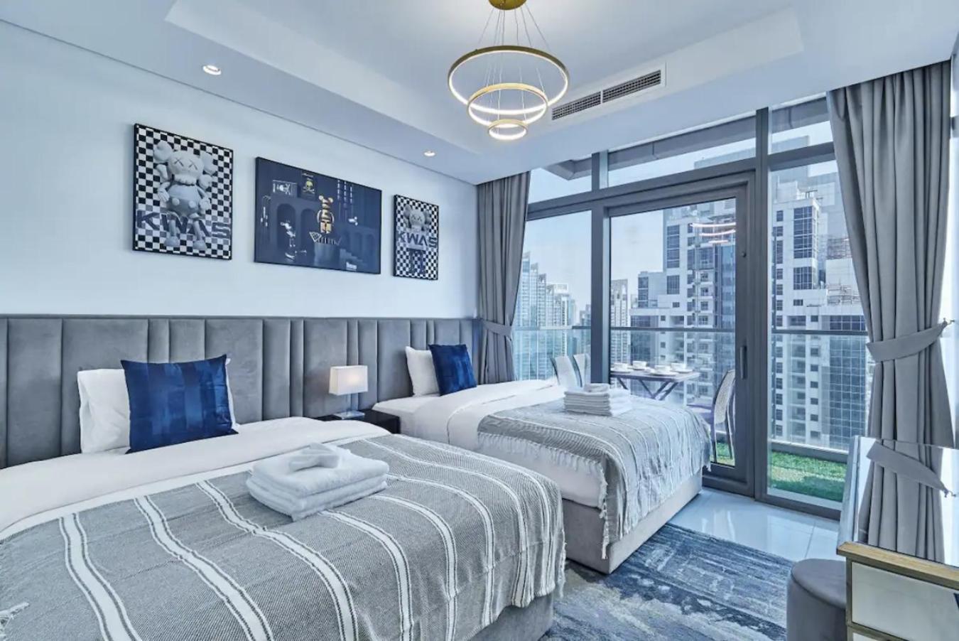 Highest Infinity Pool In Downtown Apartament