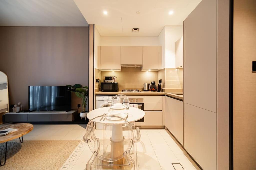 Quiet High-rise 1br - Free Baby Gear, Downtown Close Appartement