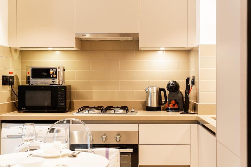 Quiet High-rise 1br - Free Baby Gear, Downtown Close Appartement *