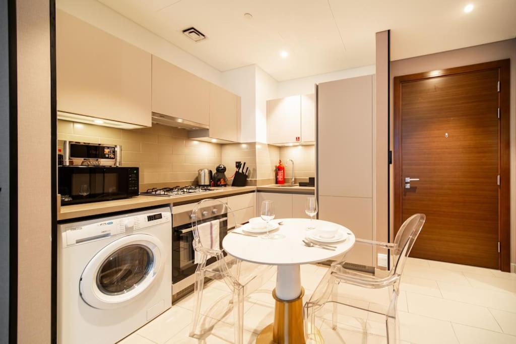Quiet High-rise 1br - Free Baby Gear, Downtown Close Appartement Dubaï