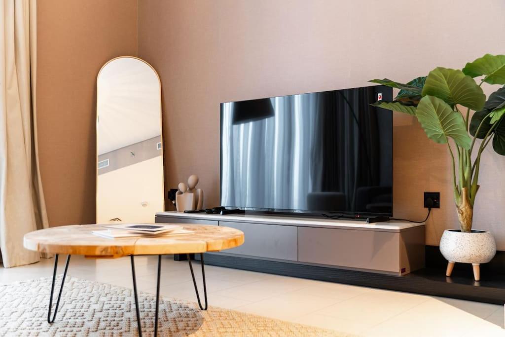 Quiet High-rise 1br - Free Baby Gear, Downtown Close Dubaï