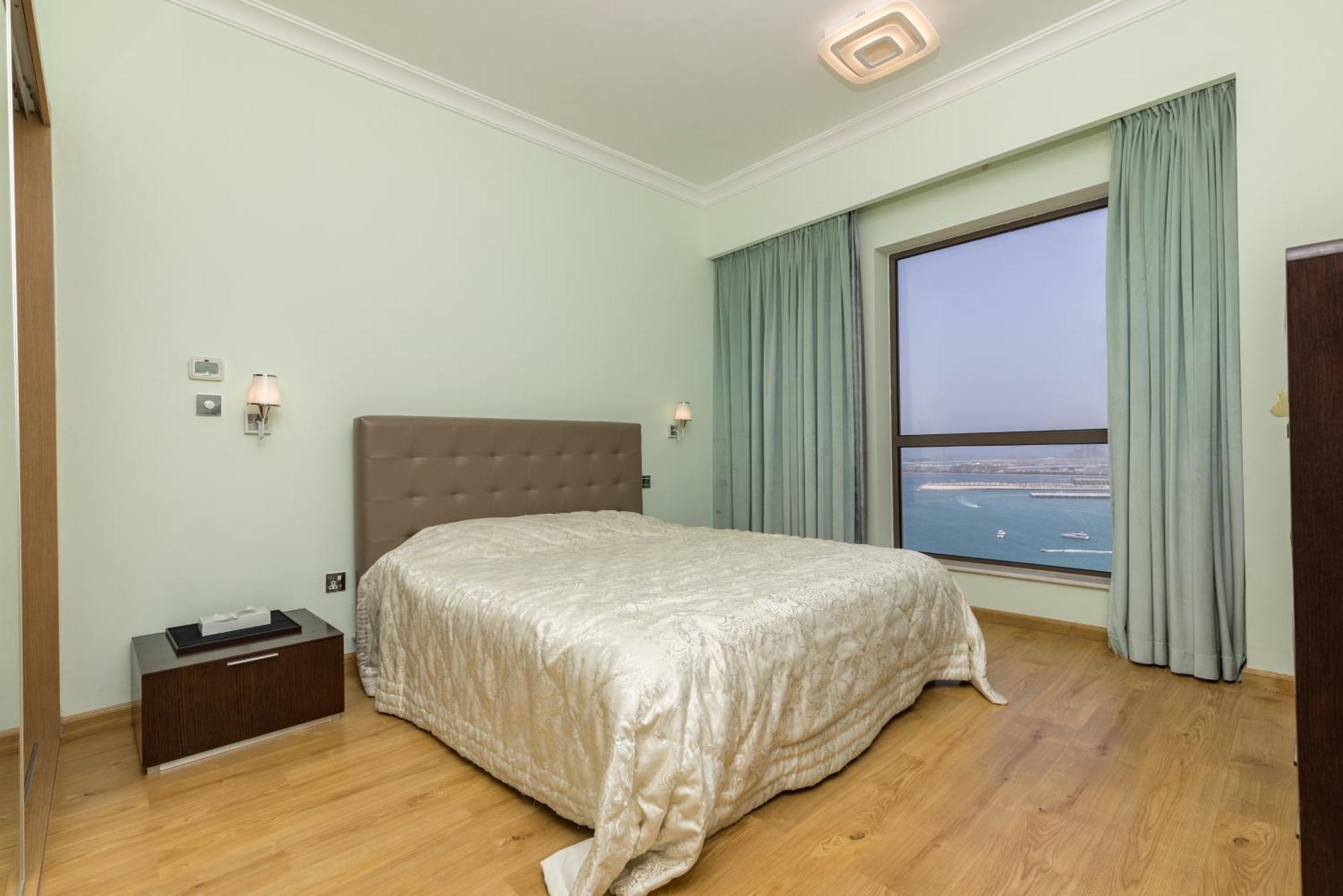 Amazing Large -150 Sq Meters, Sea Side 2 Bedroom Flat Dubaï