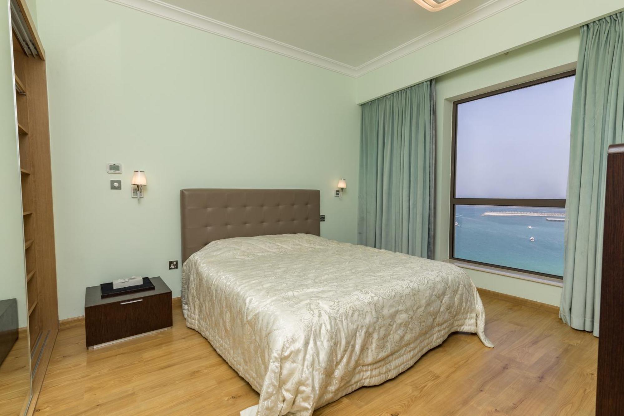 Amazing Large -150 Sq Meters, Sea Side 2 Bedroom Flat Appartement Dubaï