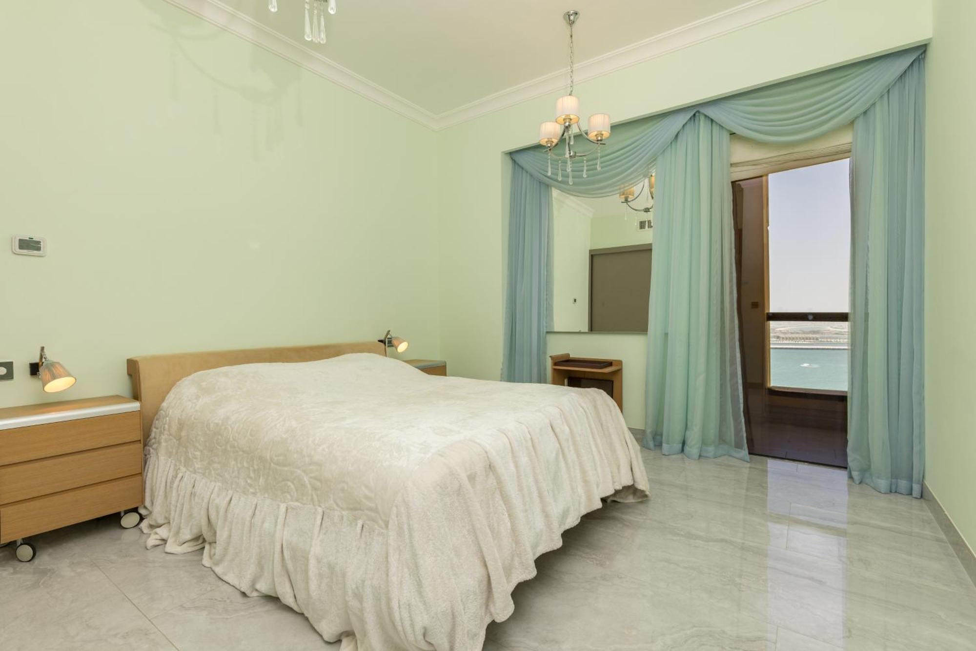 Amazing Large -150 Sq Meters, Sea Side 2 Bedroom Flat Appartement