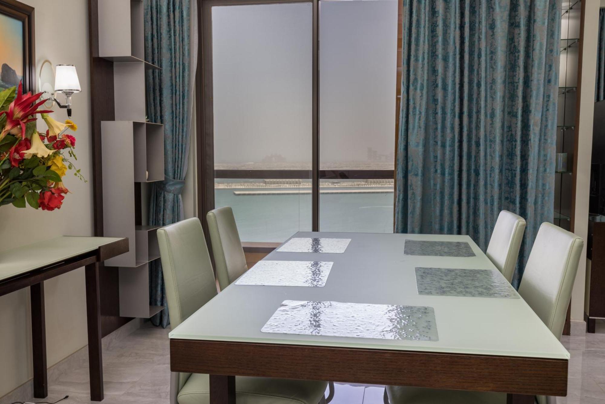 Amazing Large -150 Sq Meters, Sea Side 2 Bedroom Flat Dubaï
