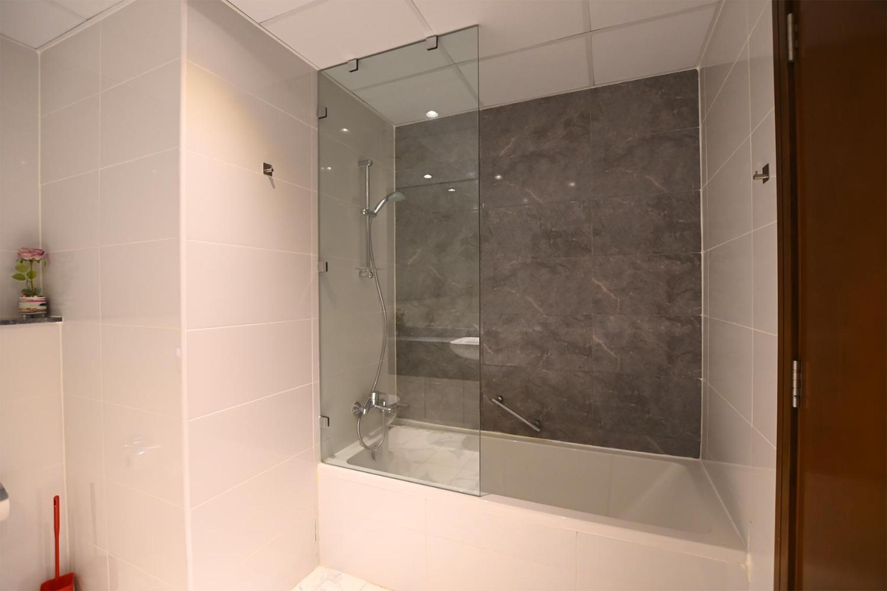 Brown Stone - Canal View Five Star Apartamento Dubái