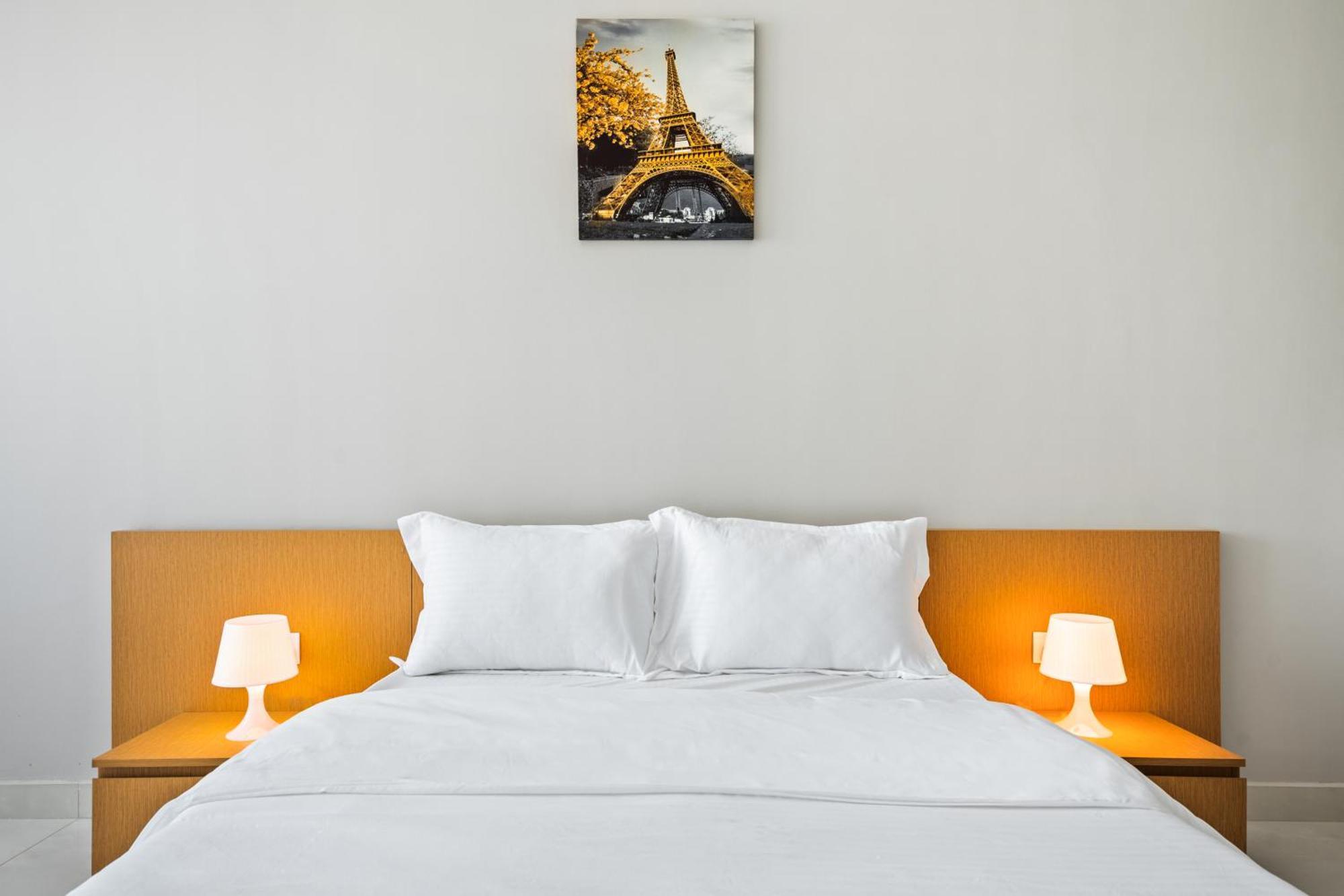 Bright In Vibrant Dubailand District *