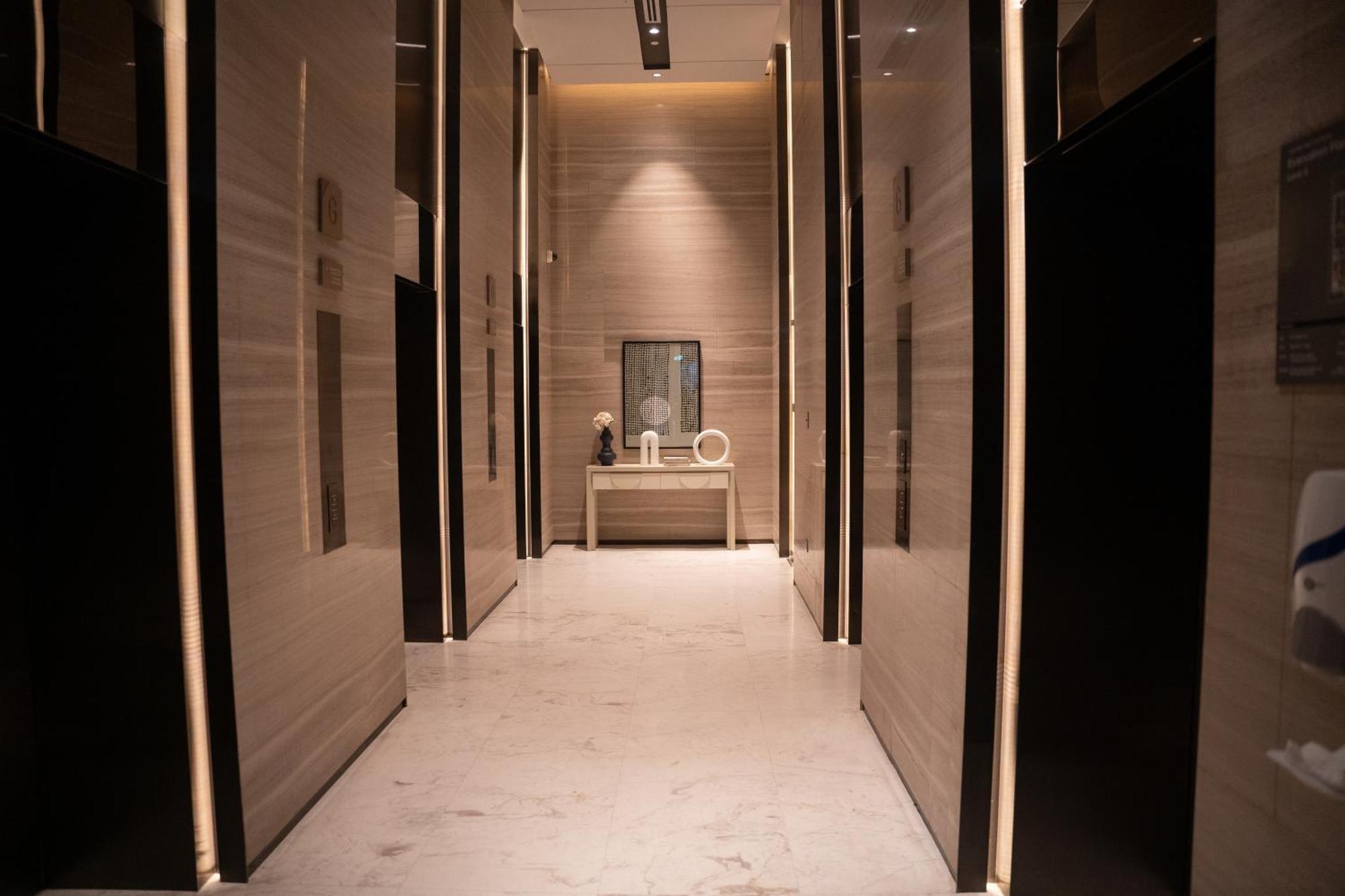 Luxury 2 Bedroom Poolside Haven In Creek Harbour Apartment