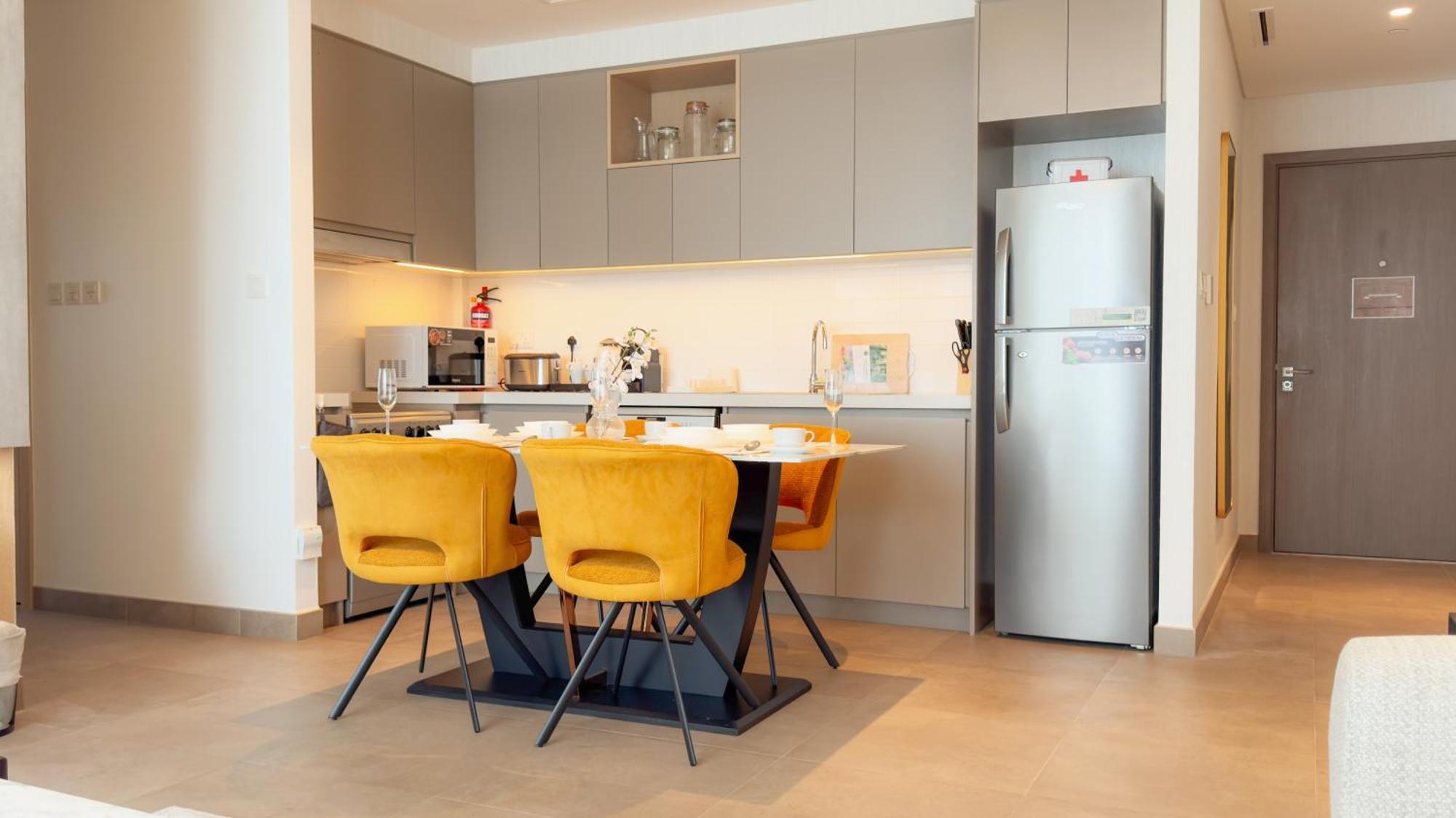 Luxury 2 Bedroom Poolside Haven In Creek Harbour Apartment *