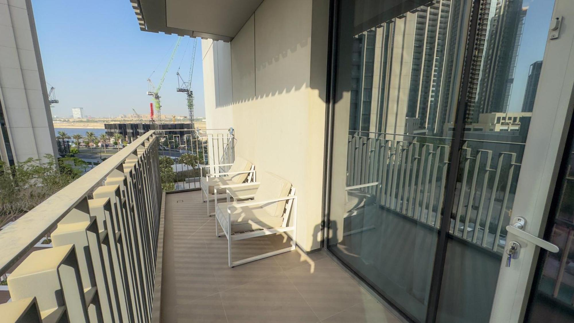 Luxury 2 Bedroom Poolside Haven In Creek Harbour Apartment *