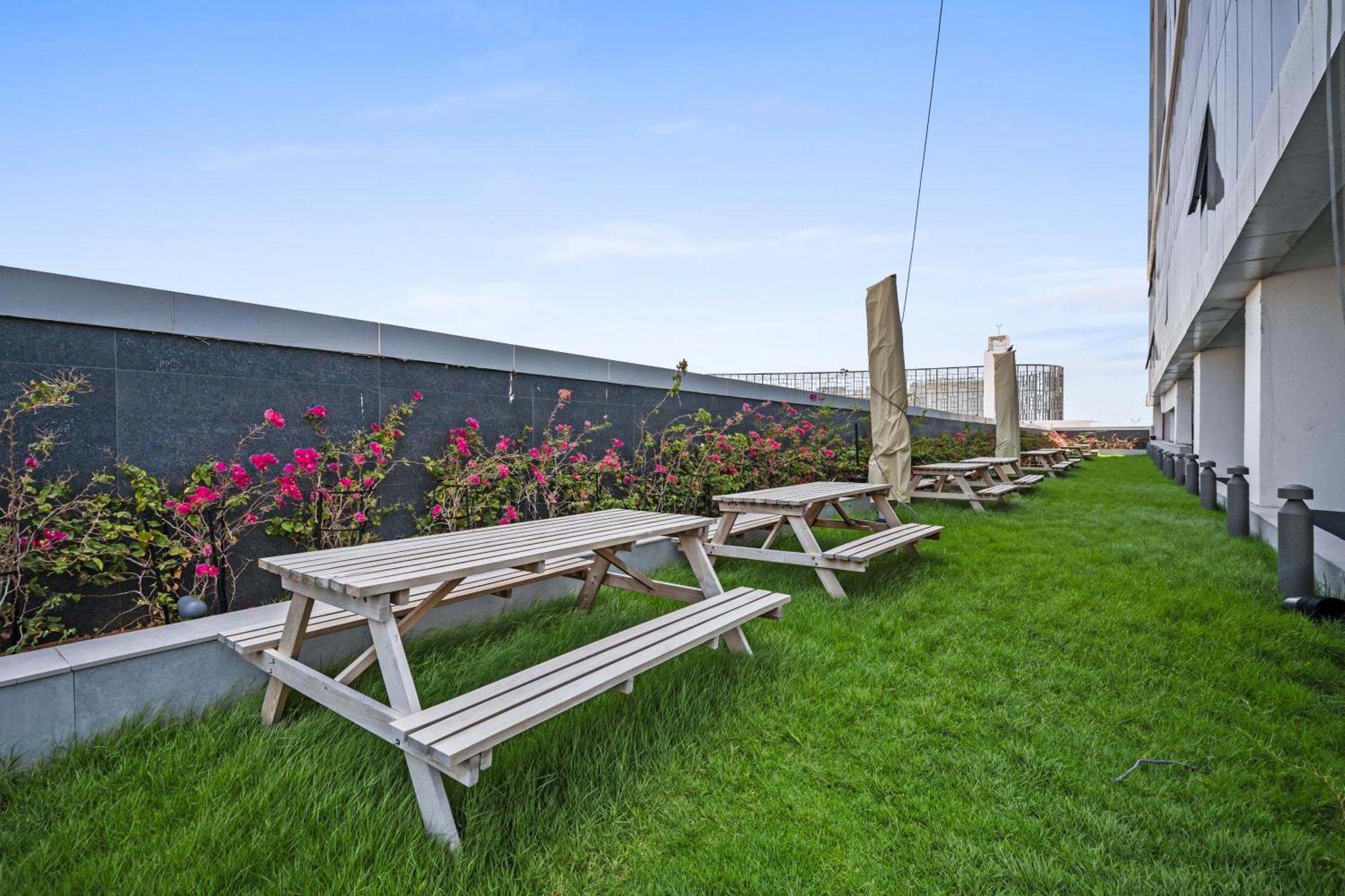 Apartment Spacious With Dubailand Charm