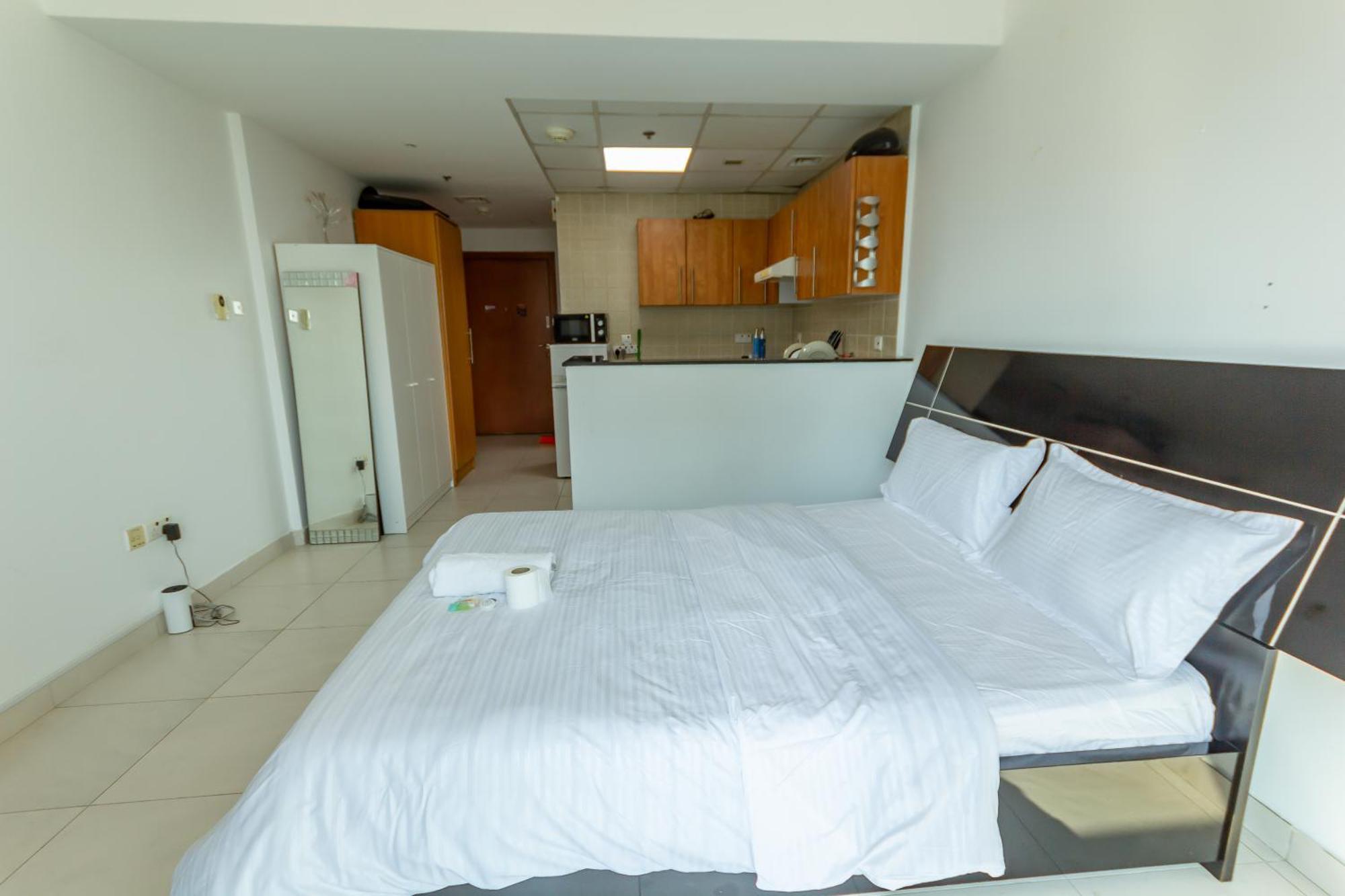 Deluxe For Rent At Marina View Towers Dubái