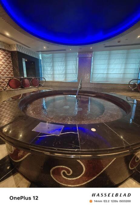 Apartamento Luxurious 500 Meters Next To Mall Dubái