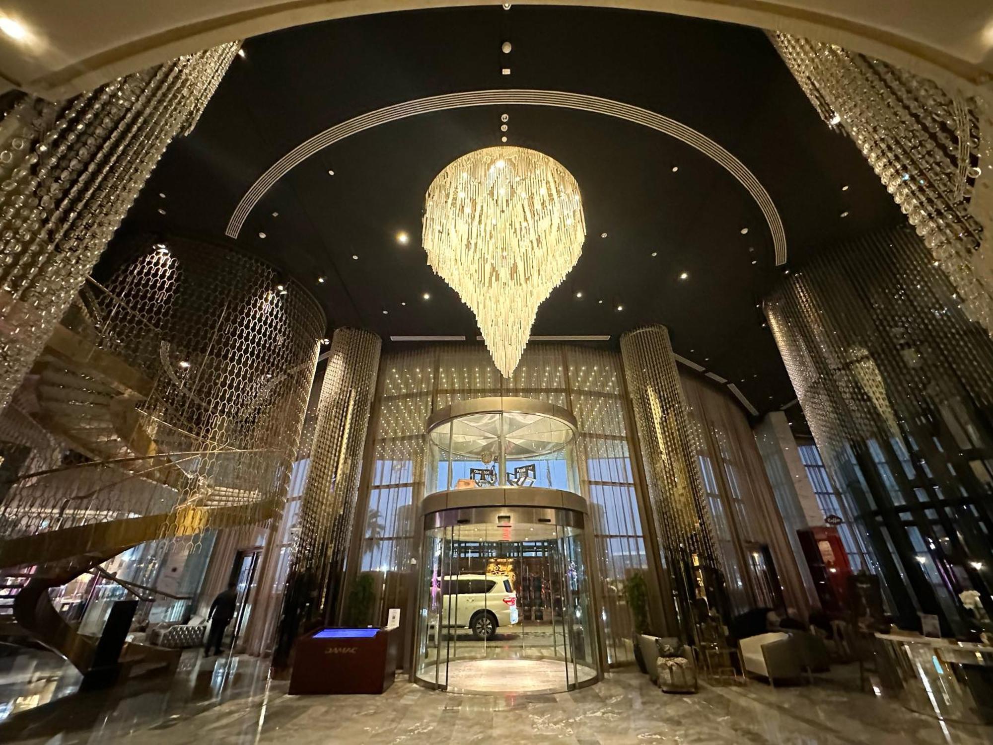Luxurious 2bdr In Paramount Towers With Stunning Burj Khalifa Views
