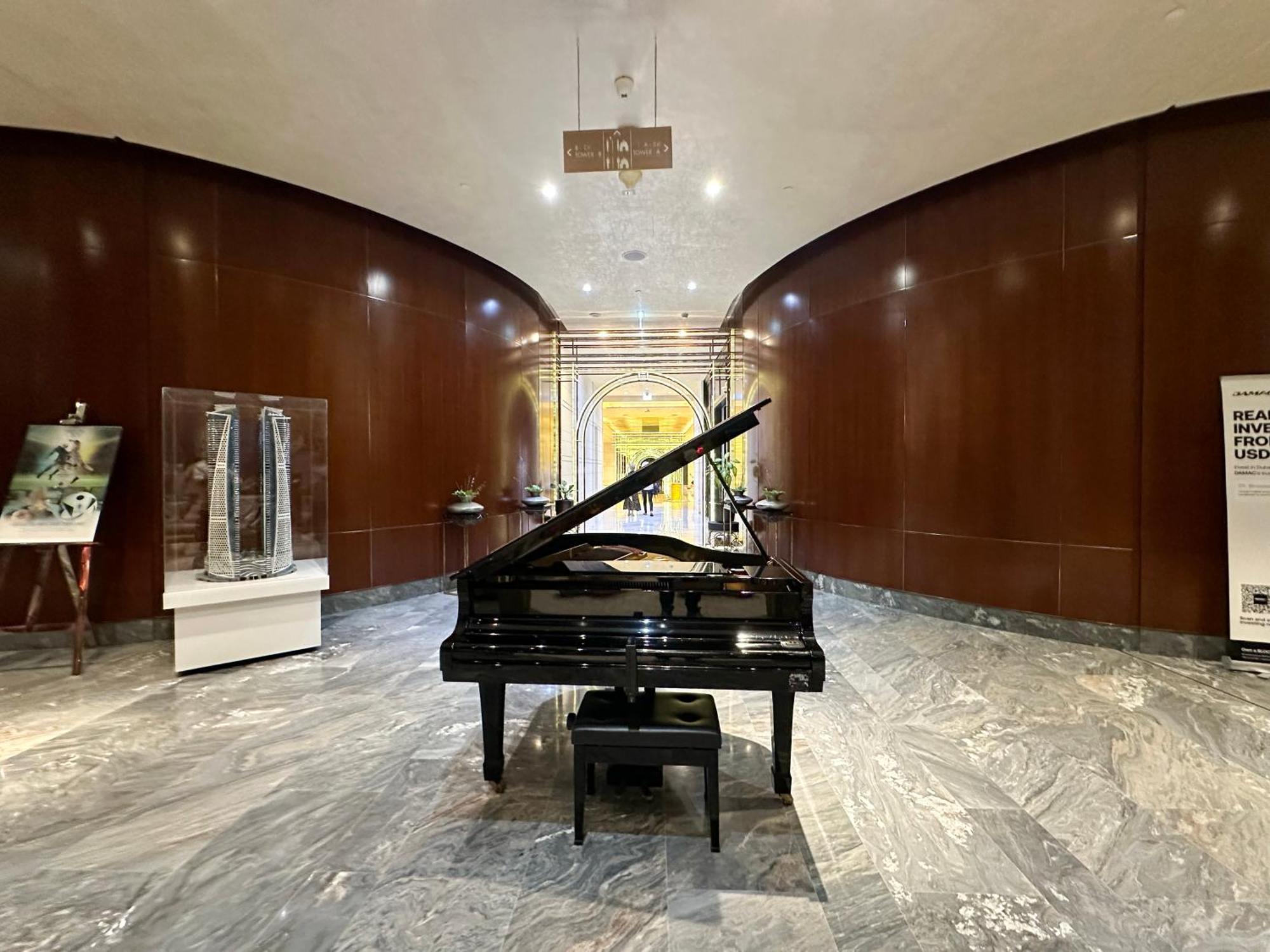 Luxurious 2bdr In Paramount Towers With Stunning Burj Khalifa Views