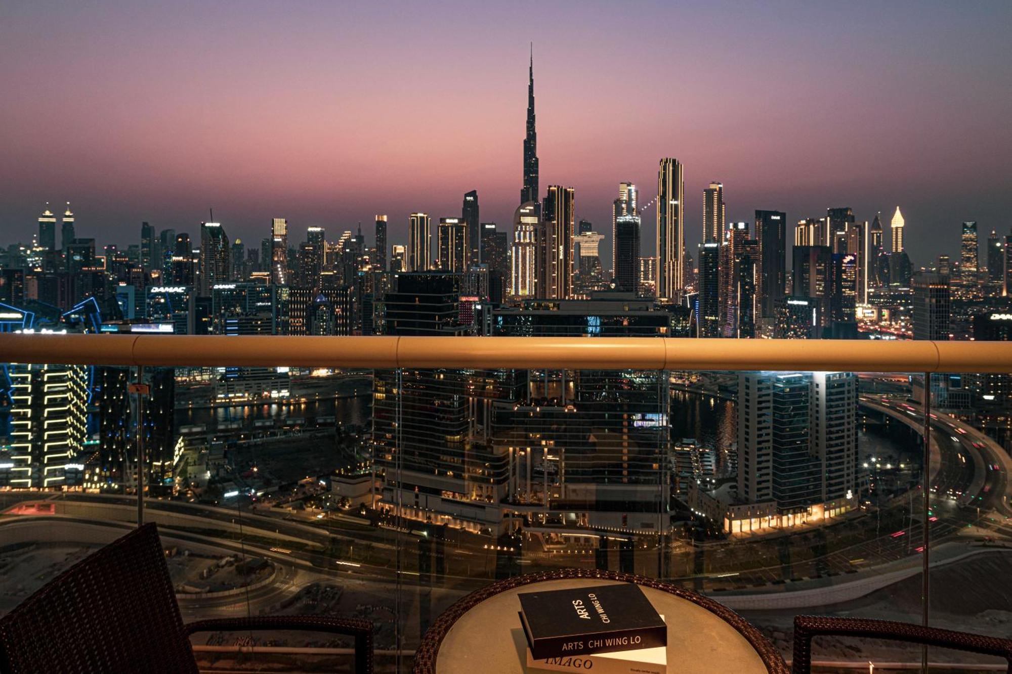 Luxurious 2bdr In Paramount Towers With Stunning Burj Khalifa Views *