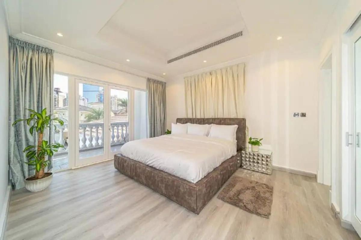 Modernized 6 Bedroom * Dubaï