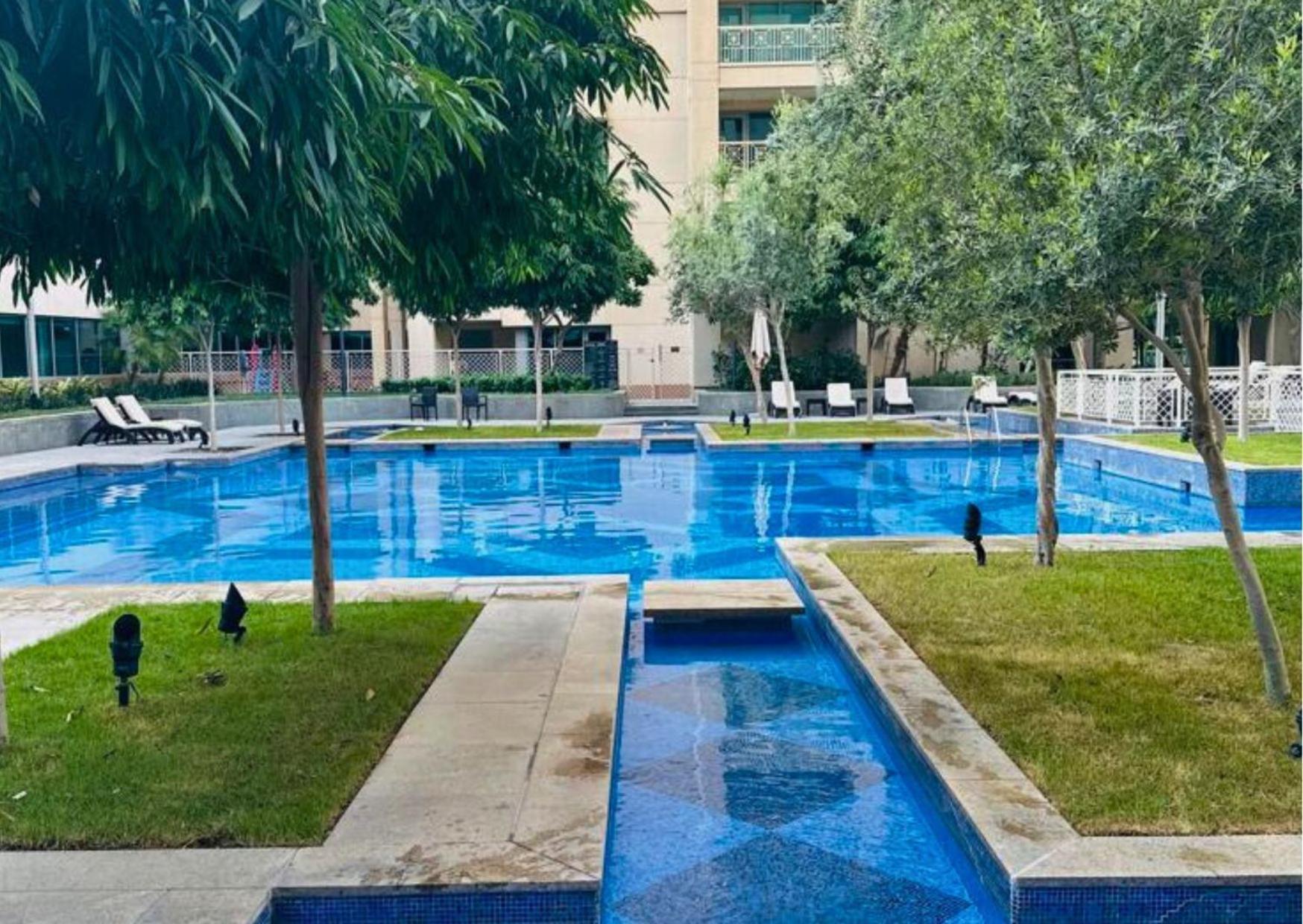 2br Partial Burj Khalifa & Pool View In 29 Boulevard Dubaï
