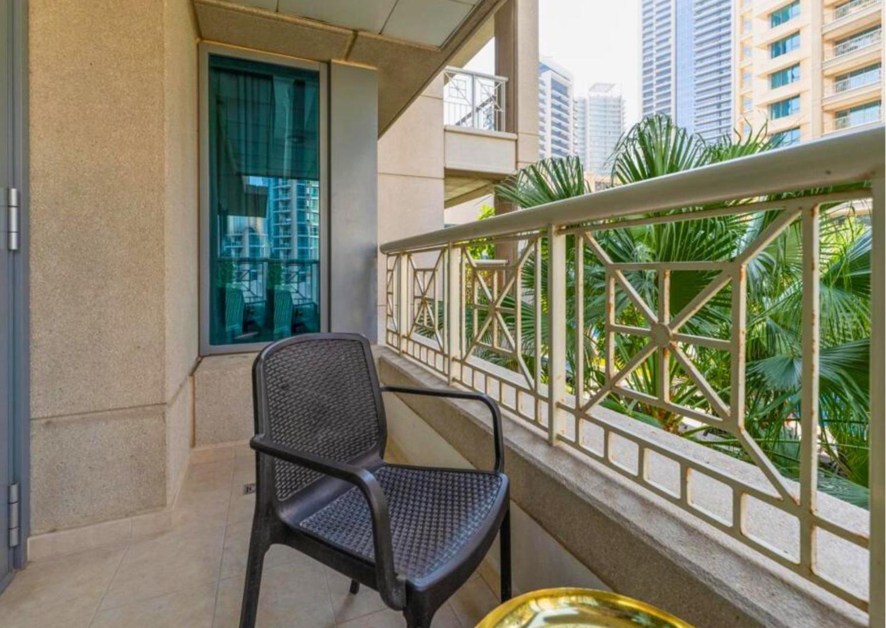 2br Partial Burj Khalifa & Pool View In 29 Boulevard Dubaï
