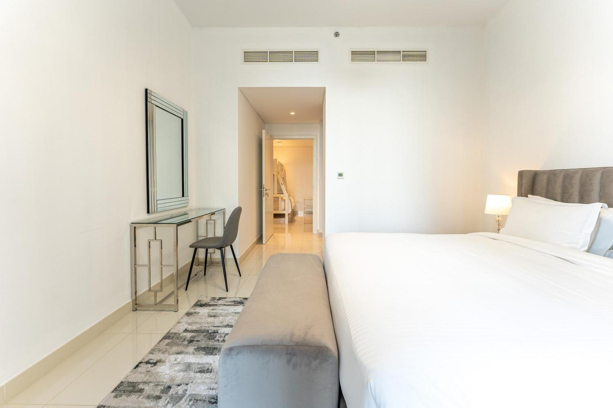 Modern Luxury 2br Burj Khalifa Partial & Blvd View
