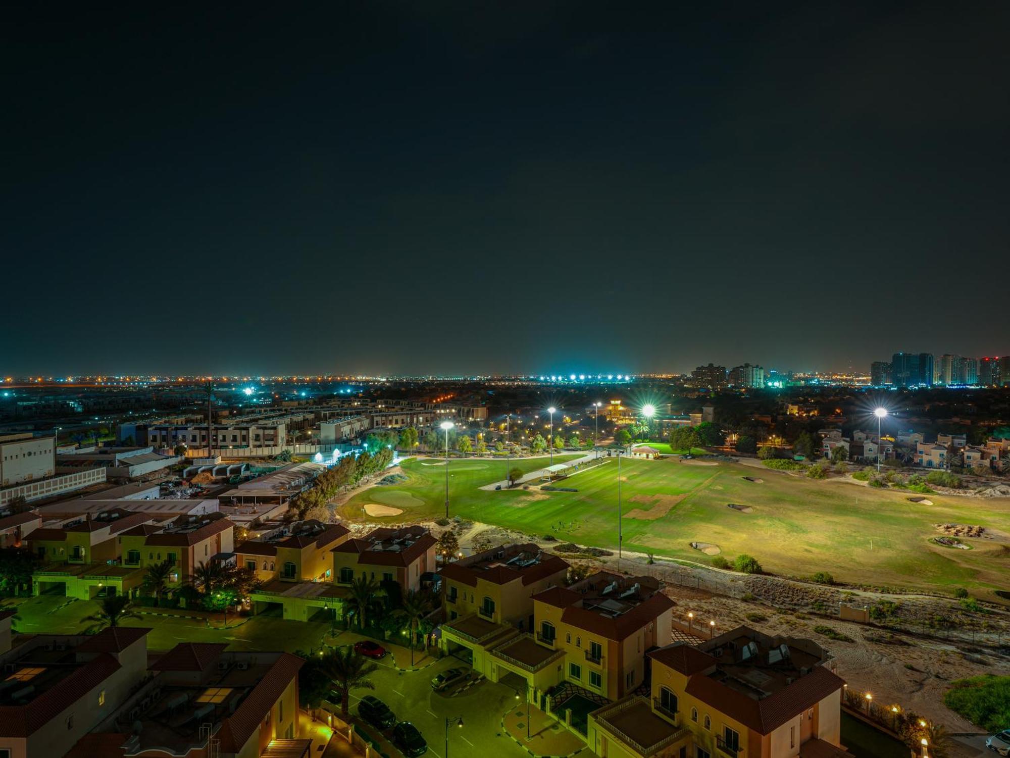 Stunning 1br With Golf View In Sports Apartamento