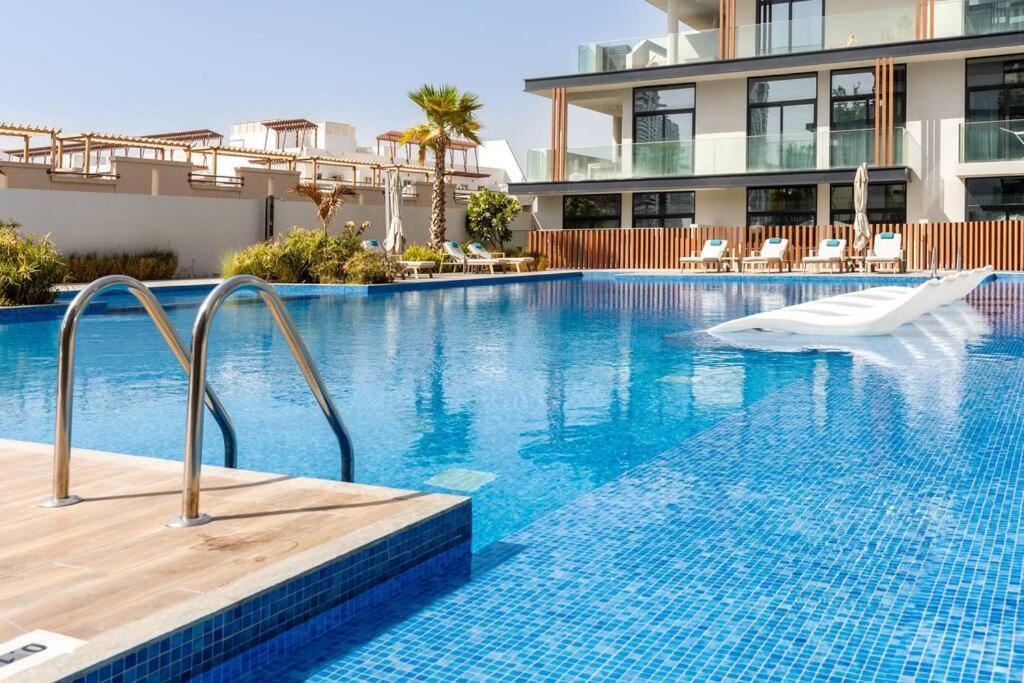 Apartment Waves - Tranquil Living 2br In Jvc With Views