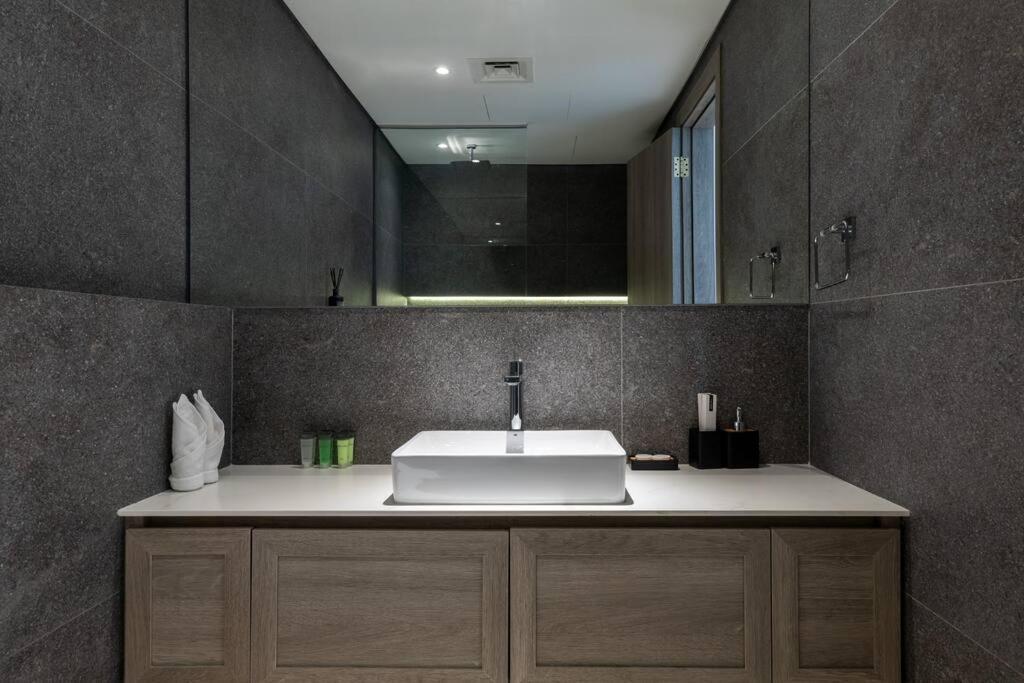 Apartment Waves - Tranquil Living 2br In Jvc With Views