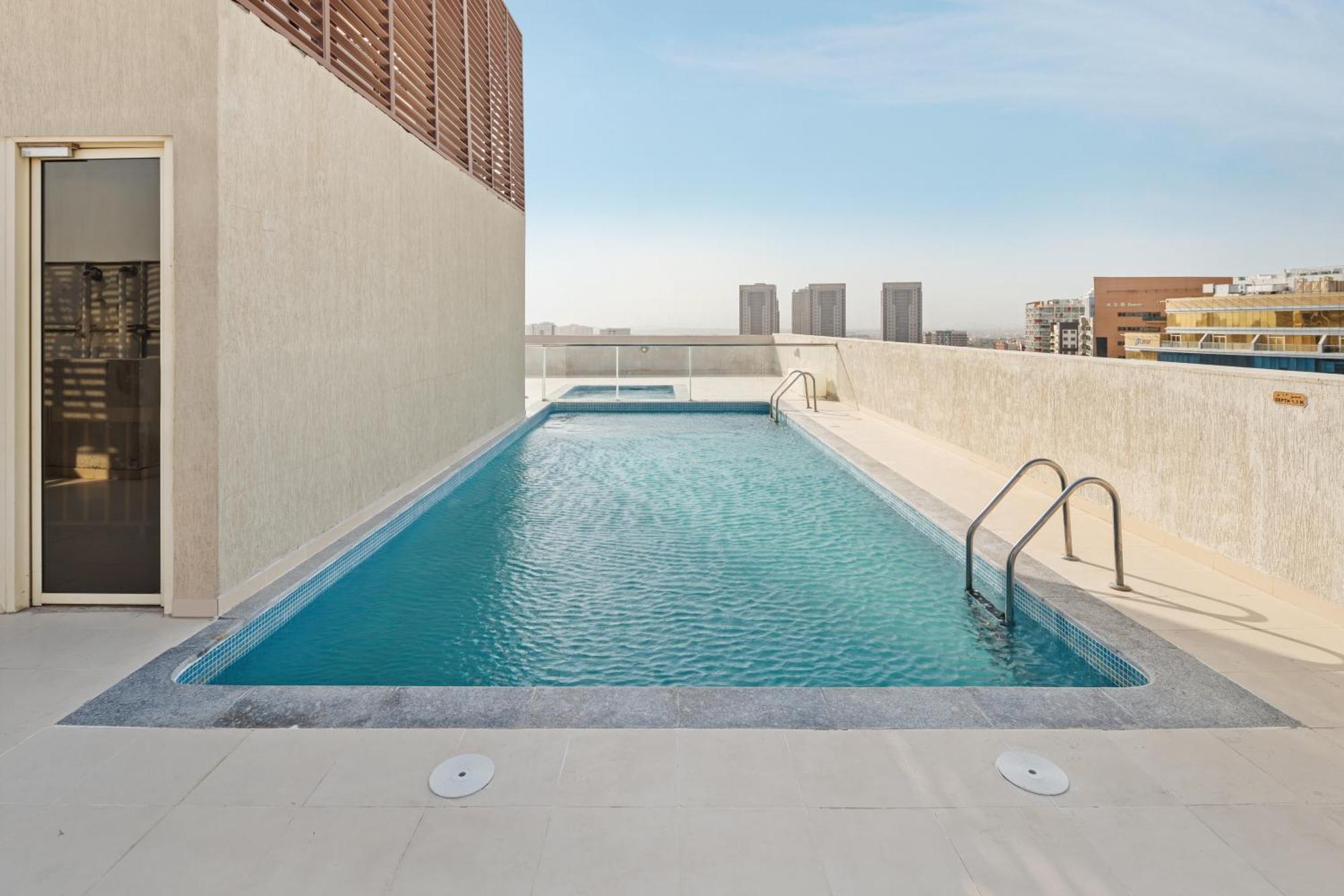 Spacious In Silicon Oasis *