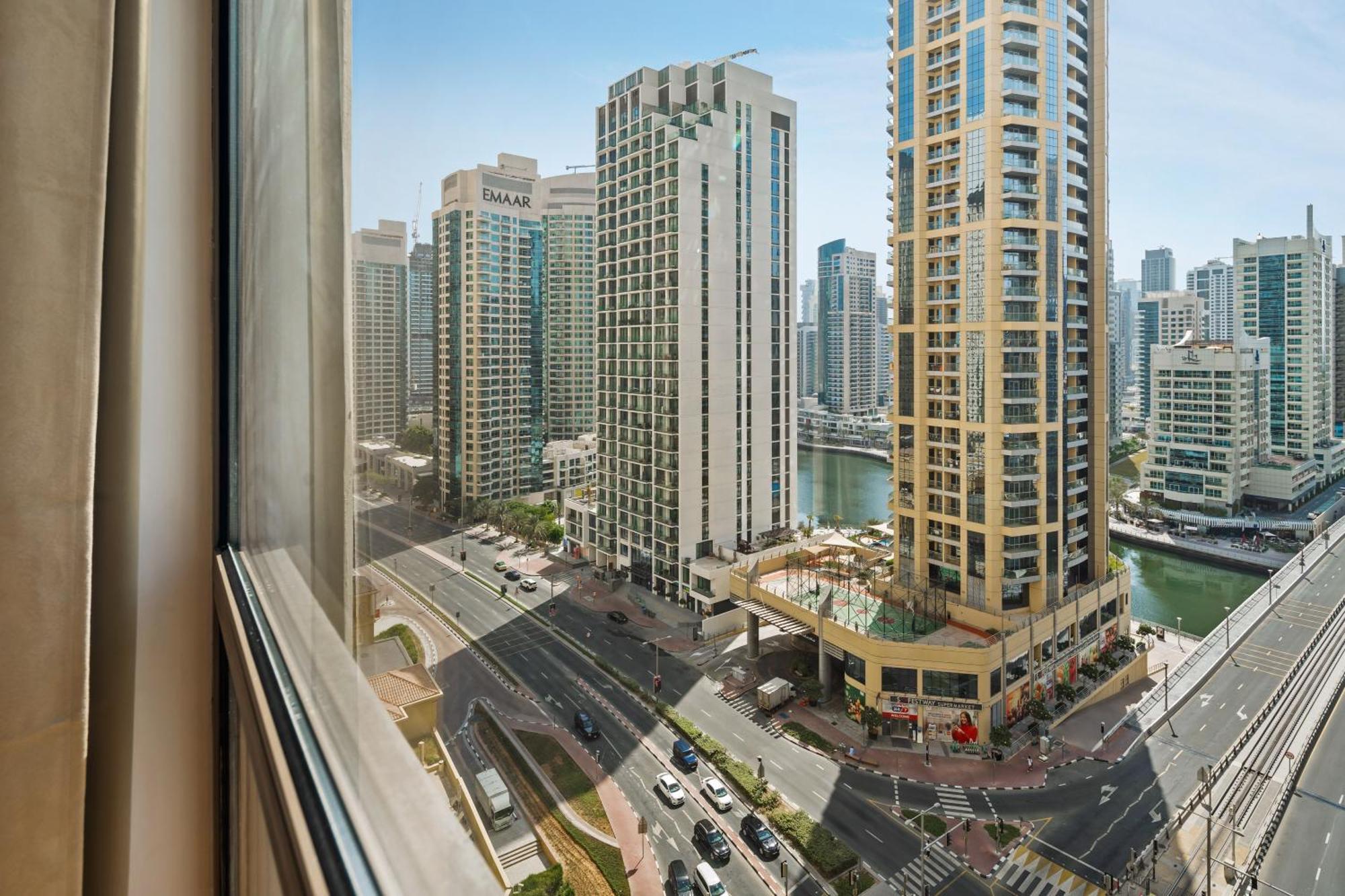 Spacious 5br With Maid's On Jbr - Prime Location, Steps From Shops, Dining & Entertainment - By Sunkissed Homes Dubái