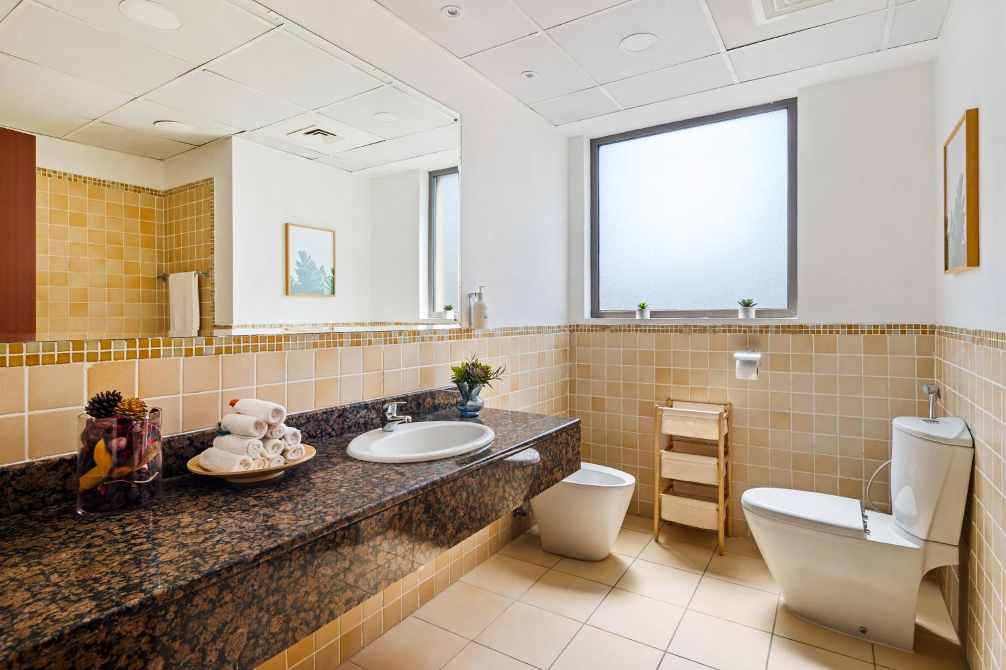 Apartamento Spacious 5br With Maid's On Jbr - Prime Location, Steps From Shops, Dining & Entertainment - By Sunkissed Homes Dubái
