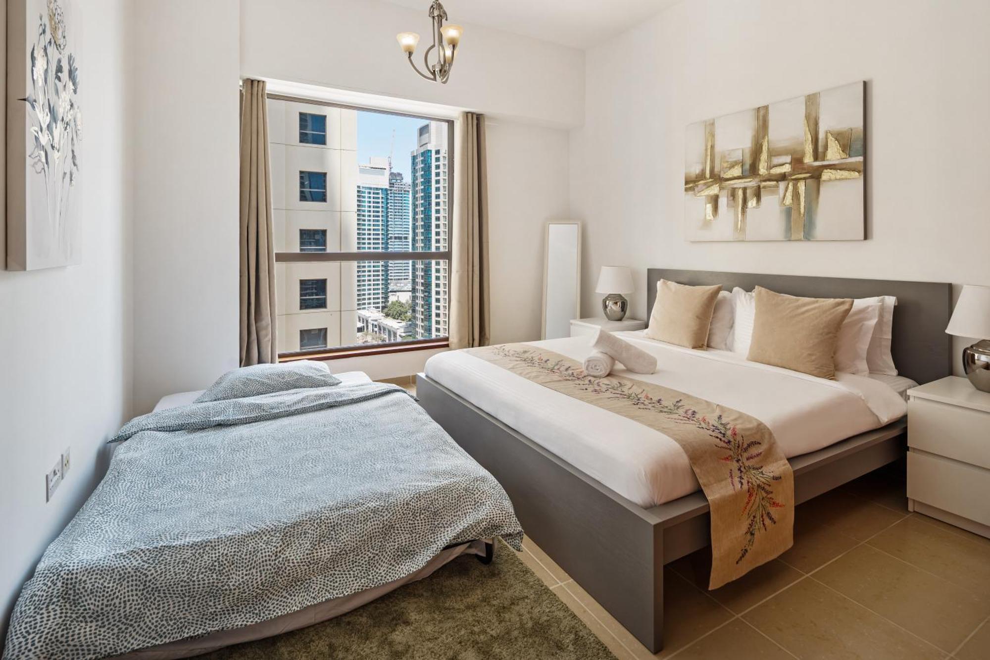 Spacious 5br With Maid's On Jbr - Prime Location, Steps From Shops, Dining & Entertainment - By Sunkissed Homes Apartamento