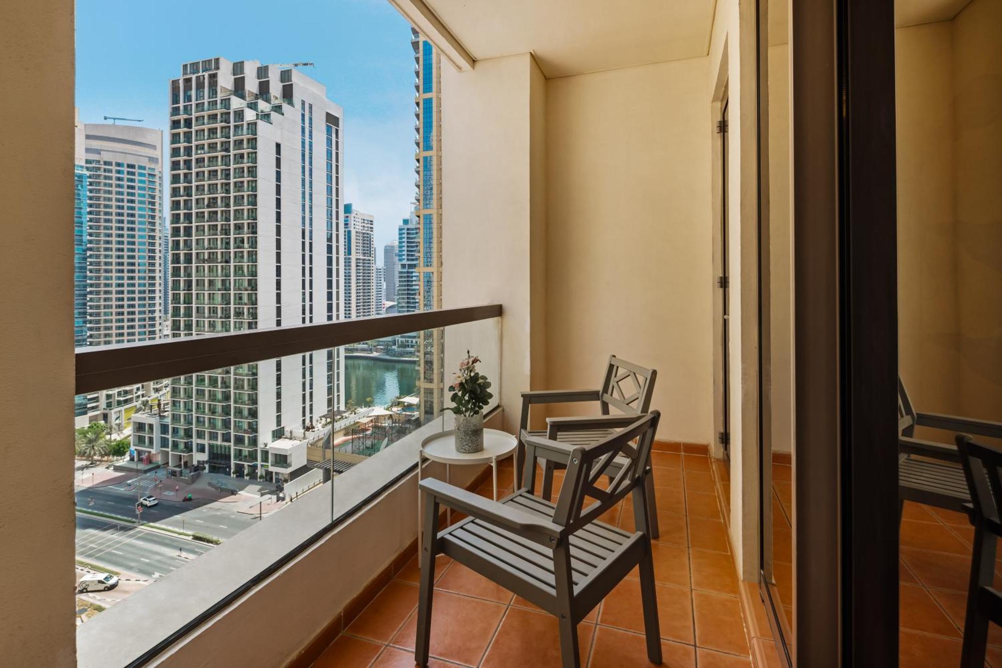 Apartamento Spacious 5br With Maid's On Jbr - Prime Location, Steps From Shops, Dining & Entertainment - By Sunkissed Homes