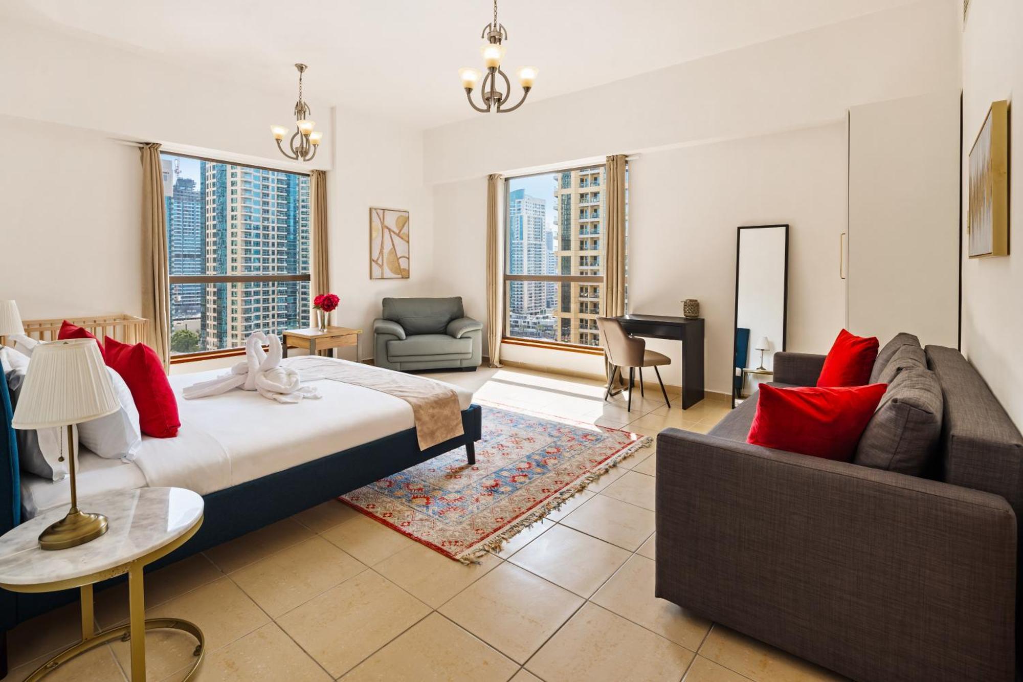 Apartamento Spacious 5br With Maid's On Jbr - Prime Location, Steps From Shops, Dining & Entertainment - By Sunkissed Homes *