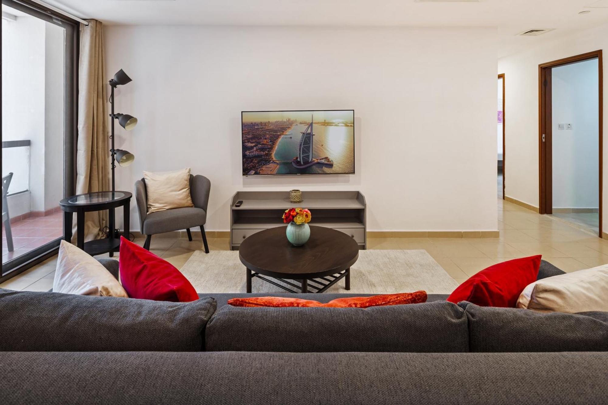 Spacious 5br With Maid's On Jbr - Prime Location, Steps From Shops, Dining & Entertainment - By Sunkissed Homes Apartamento