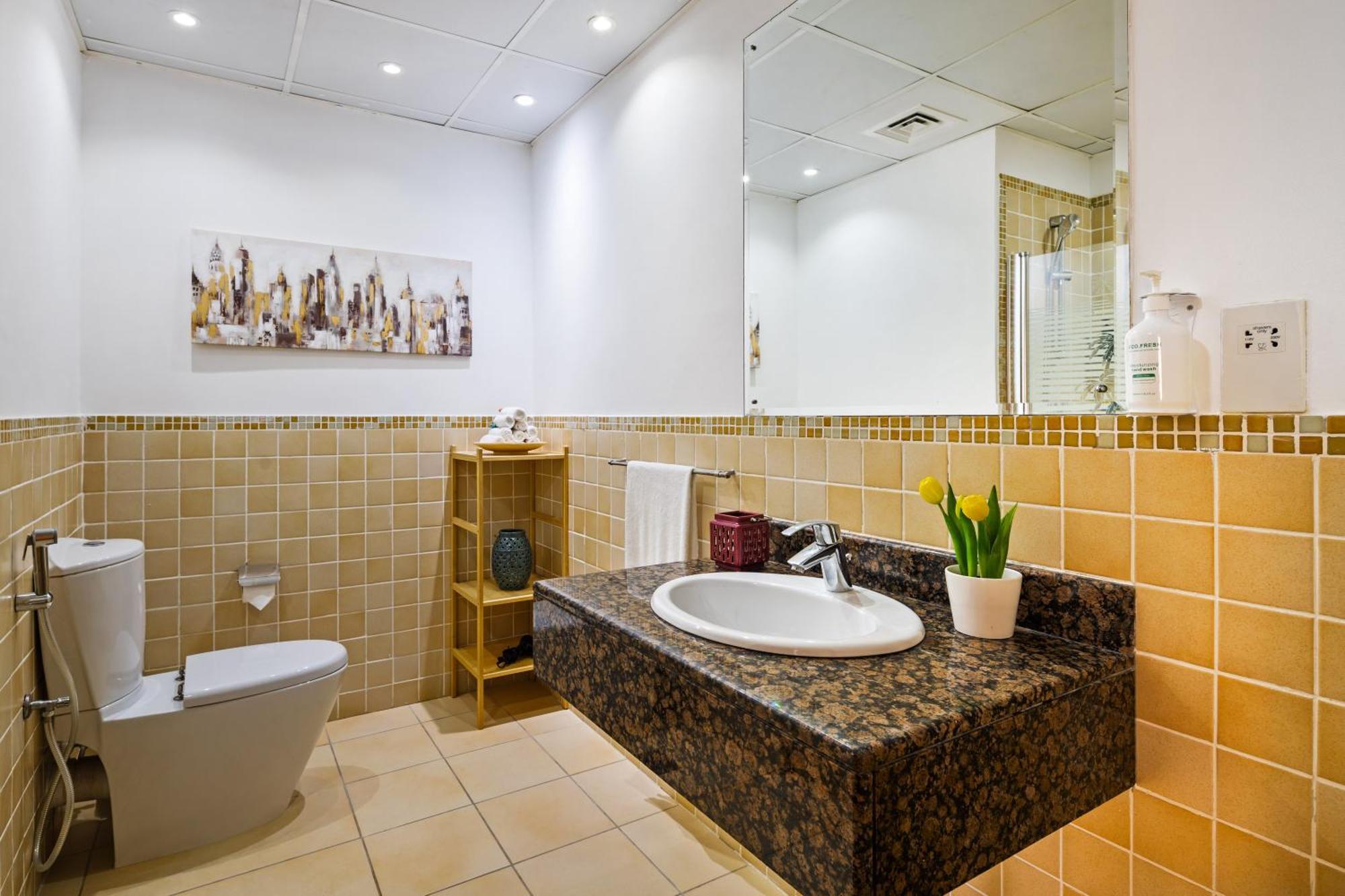 Spacious 5br With Maid's On Jbr - Prime Location, Steps From Shops, Dining & Entertainment - By Sunkissed Homes * Dubái