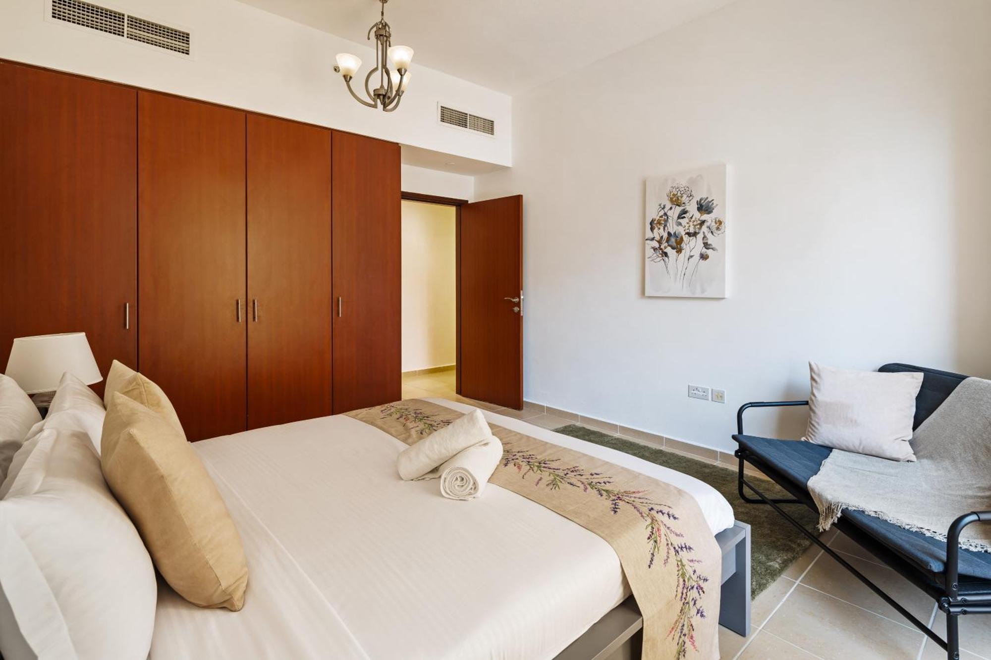 Spacious 5br With Maid's On Jbr - Prime Location, Steps From Shops, Dining & Entertainment - By Sunkissed Homes Apartamento *