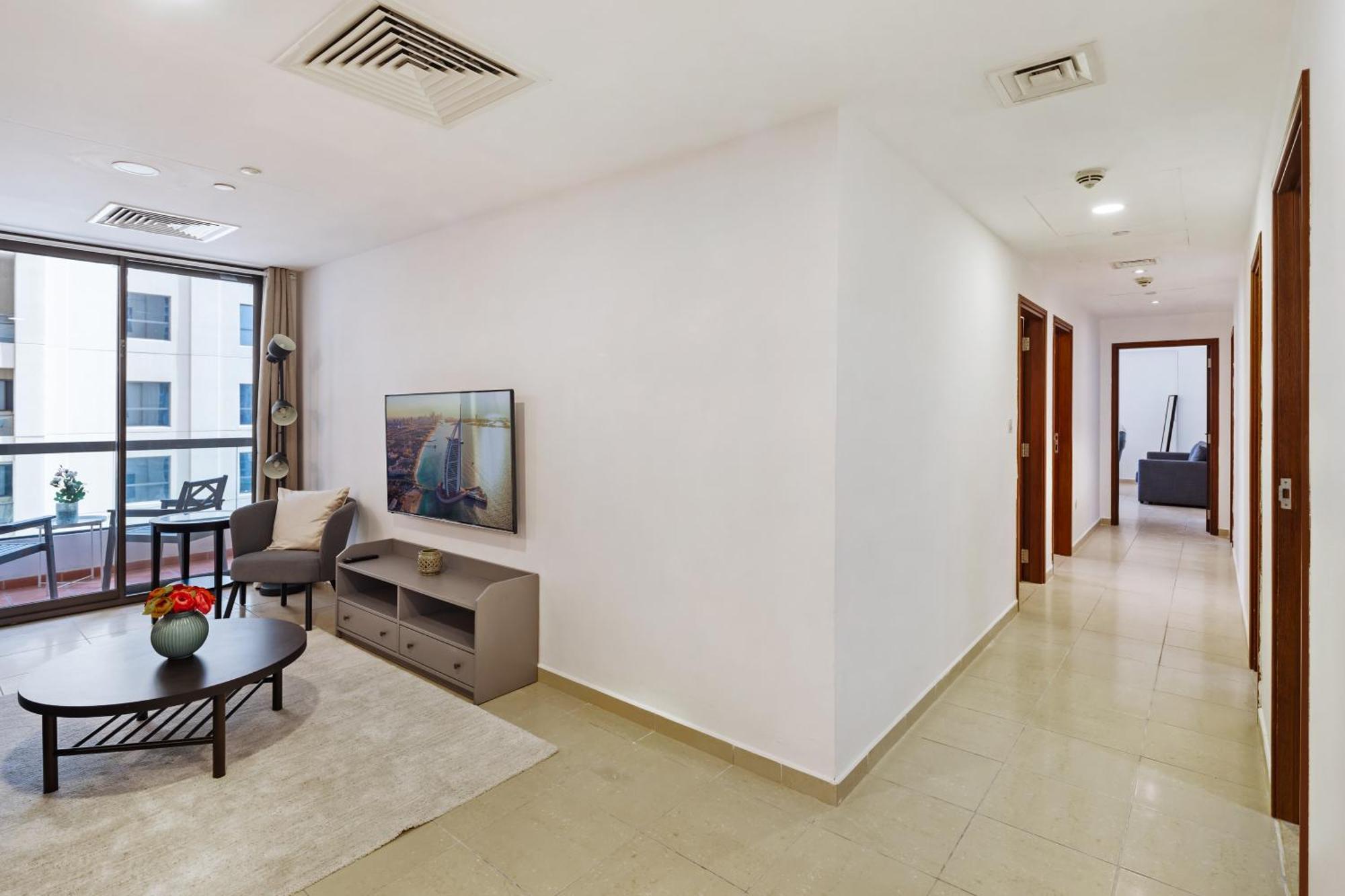 Spacious 5br With Maid's On Jbr - Prime Location, Steps From Shops, Dining & Entertainment - By Sunkissed Homes Apartamento