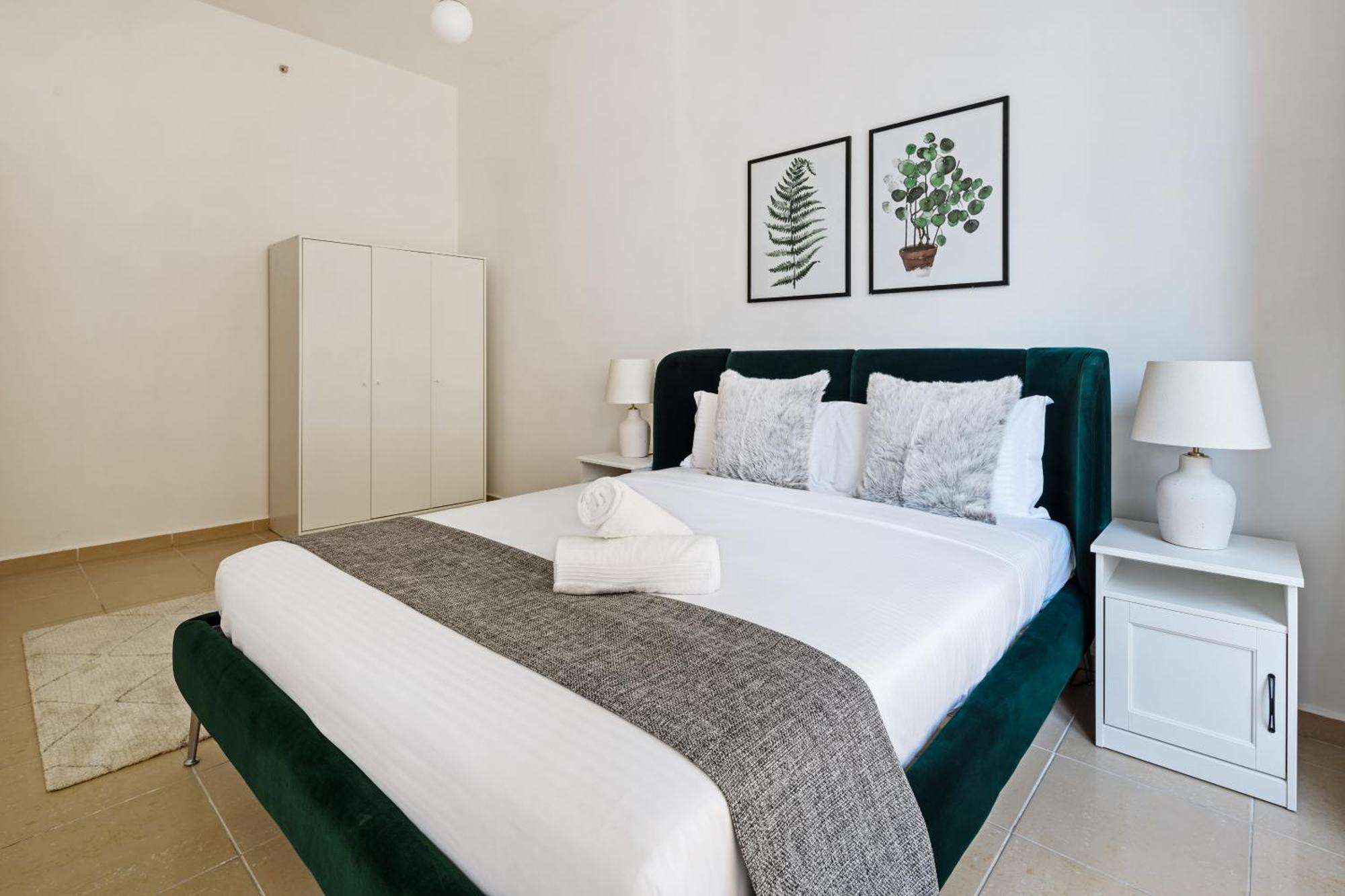 Spacious 5br With Maid's On Jbr - Prime Location, Steps From Shops, Dining & Entertainment - By Sunkissed Homes Apartamento