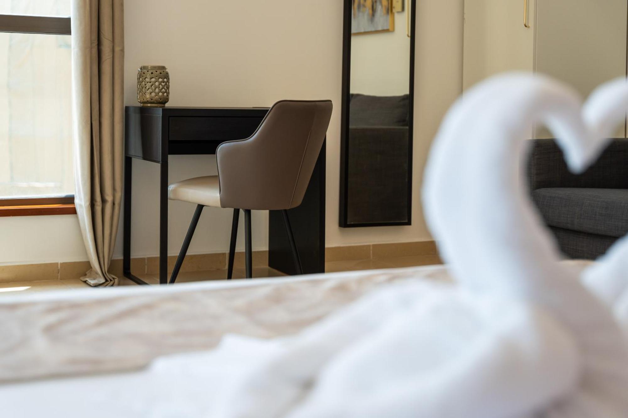 Apartamento Spacious 5br With Maid's On Jbr - Prime Location, Steps From Shops, Dining & Entertainment - By Sunkissed Homes Dubái
