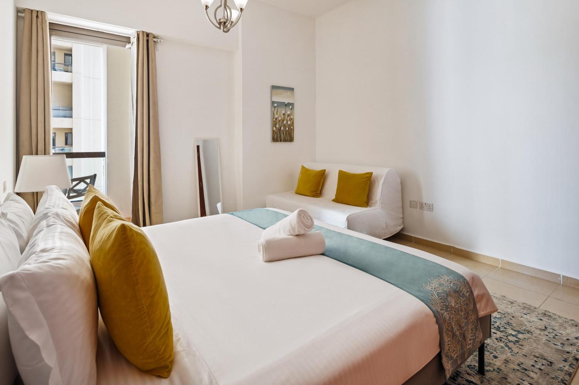 Apartamento Spacious 5br With Maid's On Jbr - Prime Location, Steps From Shops, Dining & Entertainment - By Sunkissed Homes