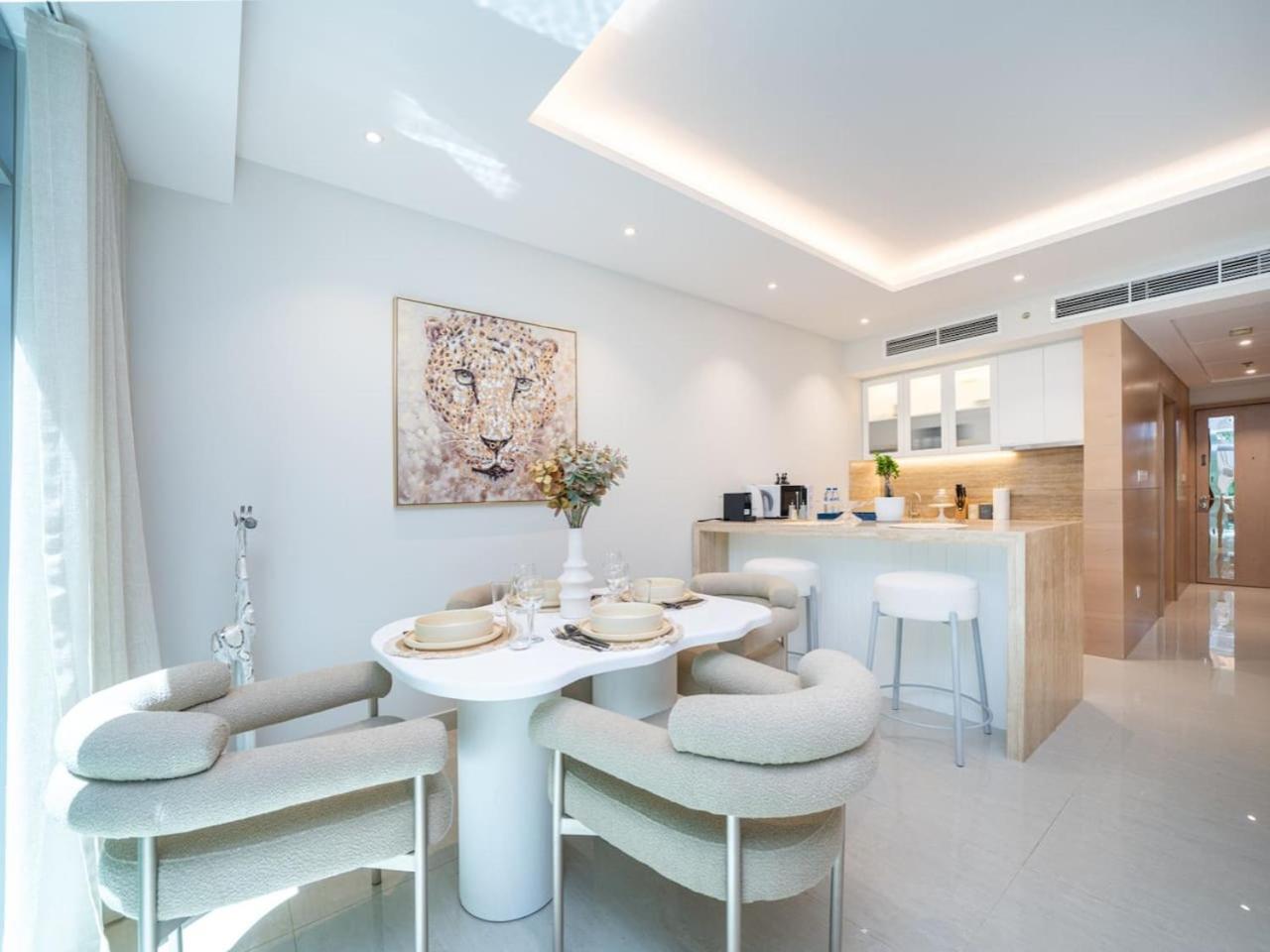 Luxury Downtown 1-bed With Expansive Terrace Apartment Dubai