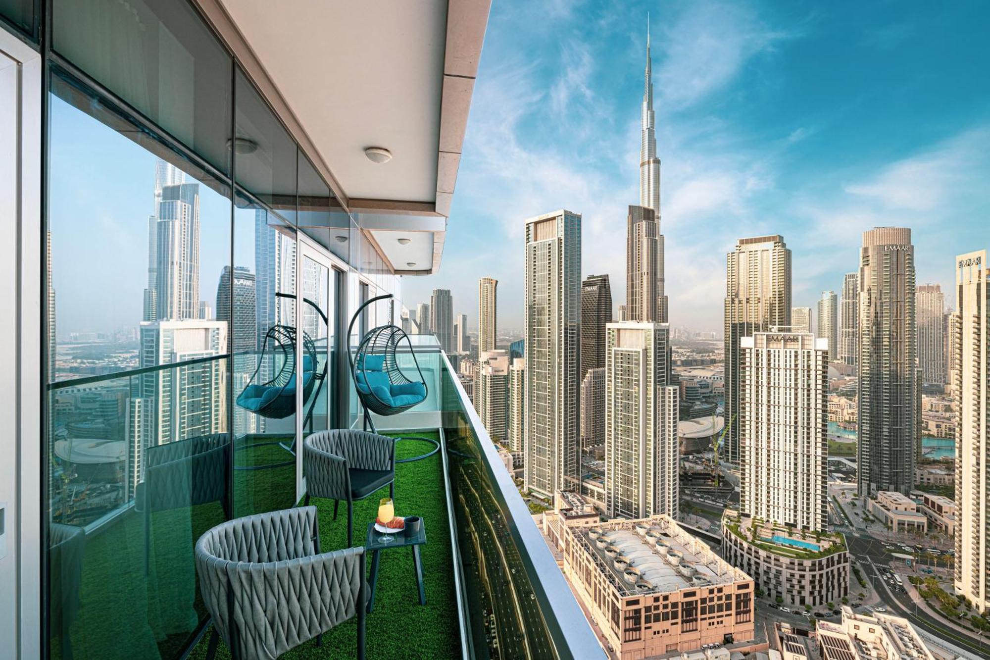 64th Floor Highest Downtown Infinity Pool Burj Khalifa View Dubai