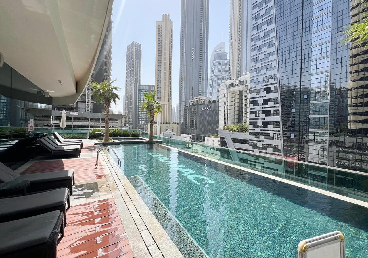 Burj Khalifa View! 2 Bedroom Luxe With 4 Minute Walk To Mall! Pool And Sauna Access! Apartamento